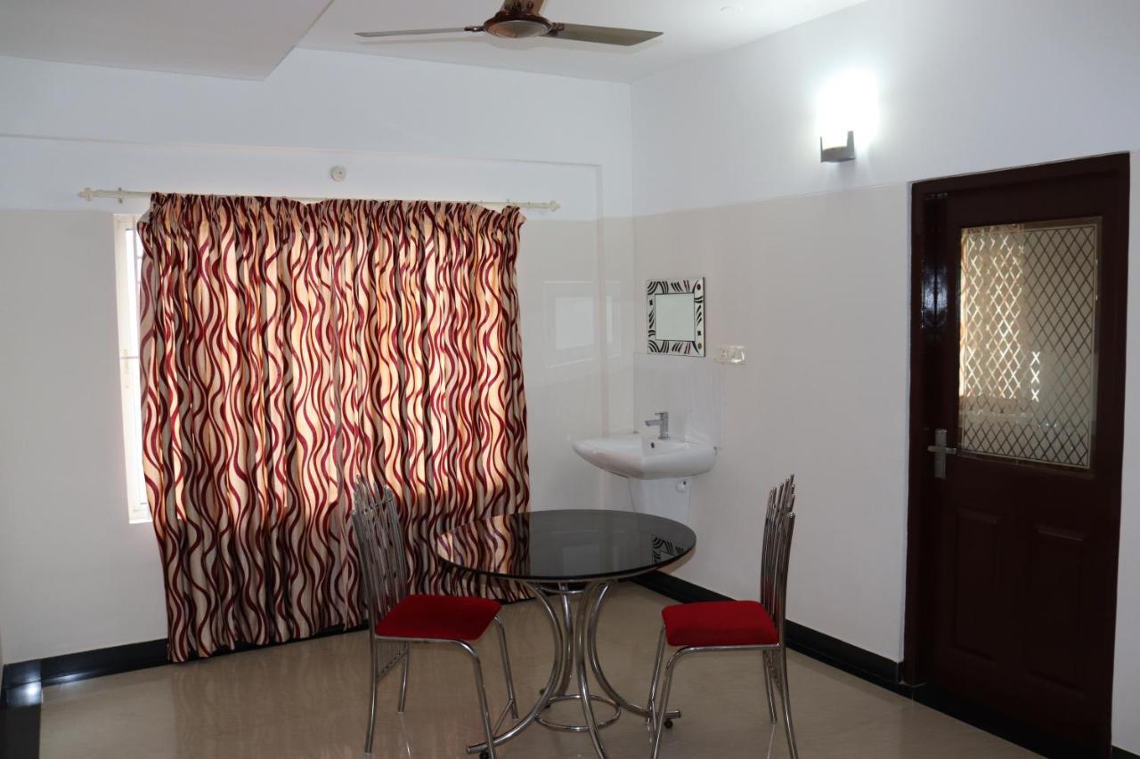 Uthradam Towers Thiruvananthapuram Exterior foto